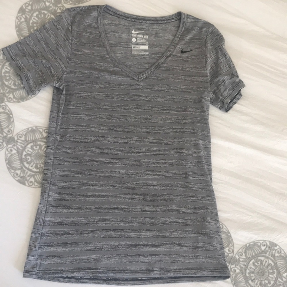 Nike Dri fit Tee - Picture 4 of 6